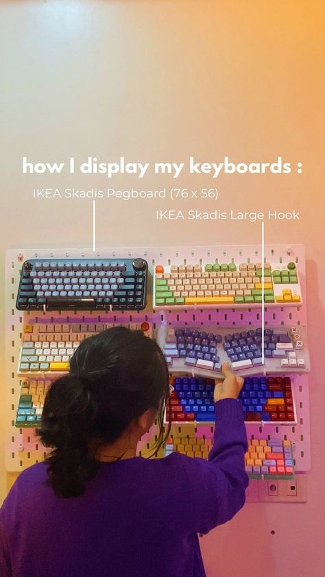 Peanut | Studygram & Gaming 🐻 on Instagram: “I CALL IT ✨HAPPY PILL✨ This is how I organize my keyboards! This pegboard is the biggest size I found in @ikeaphilippines, I also added 8…” Pegboard Keyboard, Keyboard Display, Lending Library, Office Inspo, Happy Pills, Peg Board, Wall Display, Periodic Table, Keyboard