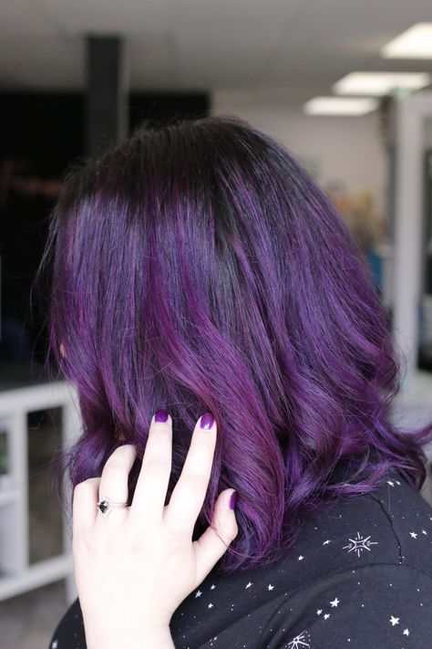 Dark Root Purple Hair, Dark Roots Purple Hair, Purple Hair Shadow Root, Purple Hair With Black Roots, Black Roots Purple Hair, Purple Roots, Purple Black Hair, Hair Colour Inspo, Purple Ombre Hair