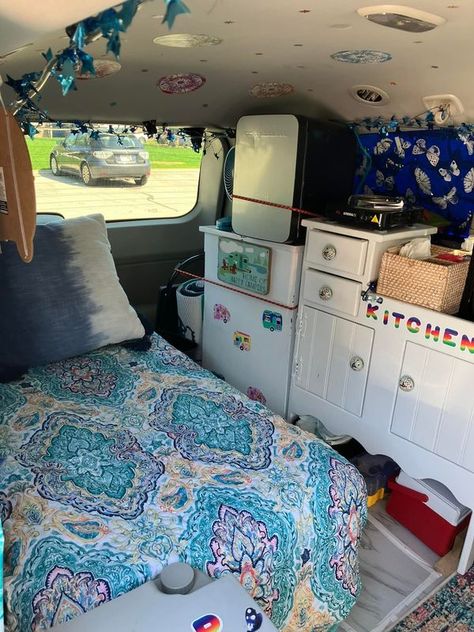 Living In Car Aesthetic, Minivan Living, Dodge Caravan Minivan, Van Setup, Nomad Living, Minivan Conversion, Van Life Aesthetic, Volkswagon Van, Small Camper Vans