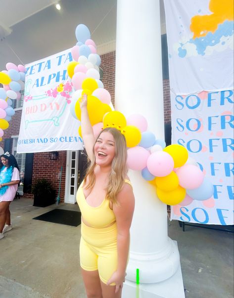 Bubble Bid Day Theme, Bid Day Themes 2023, So Fresh So Clean Bid Day, Preppy Sorority, Sorority Themes, Recruitment Themes, So Fresh So Clean, Tri Delt, Sorority Bid Day