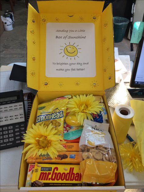 A box of sunshine for a sick friend Sick Box Care Packages, Box Full Of Sunshine Ideas, Gifts For A Sick Friend, Sick Basket, Healthy Care Package, Anniversary Care Package, A Box Of Sunshine, Care Package Decorating, Sunshine Care Package