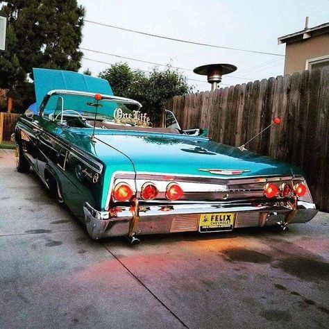 62 Impala, Old Fashioned Cars, 64 Impala, Lowrider Trucks, Chevy Classic, Vintage Sports Cars, Lowrider Cars, Classy Cars, Pretty Cars