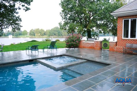 Another example of a pool and spa combo utilizing an automatic cover Whirlpool Deck, Hot Tub Deck Design, Outdoor Spas Hot Tubs, Custom Hot Tubs, Kleiner Pool Design, Pool And Patio, Hot Tub Designs, Pools Backyard Inground, Luxury Swimming Pools