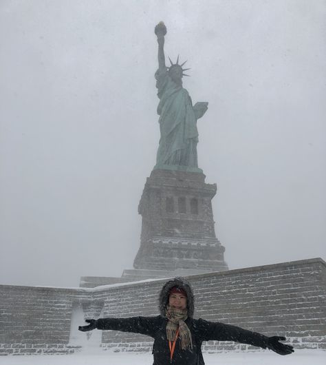 Liberty Statue at Liberty Island, NY Statue Of Liberty Winter, Liberty Statue Aesthetic, Statue Of Liberty Christmas, Liberty Christmas, Christmas Nyc, Liberty Statue, Liberty Island, Nyc Trip, New York Travel