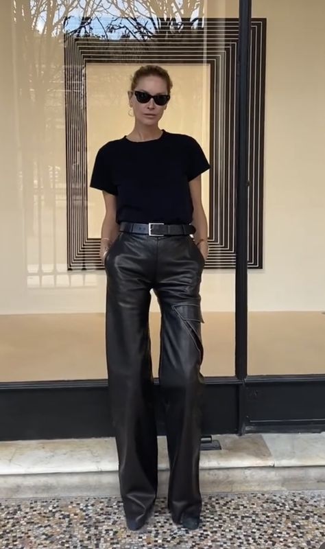 Black Satin Pants Outfit, Leather Trousers Outfit, Trousers Women Outfit, Cold Fashion, Leather Pants Outfit, Leg Pants Outfit, London Outfit, Cozy Winter Outfits, Transition Outfits