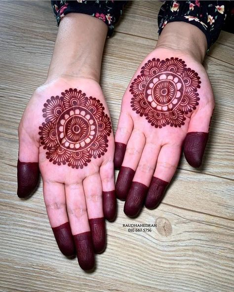 Full Hand Mehndi Designs Front Side, मेंहदी Designs, Aesthetic Simple Back Hand Mehndi Design, Mehendi Back Hand Designs, Simple Mehndi Ideas, Mehendi Simple Design, Mehendi Designs Easy, Mehendi Back Hand, Beautiful And Easy Mehndi Designs