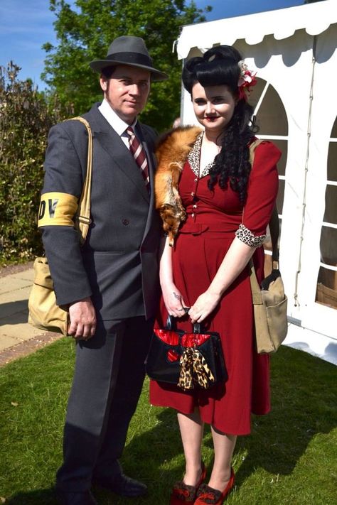 Great outfits at the Bletchley Park 1940s Festival 1940s Party Dress, 1940 Theme Party Ideas, 1940s Party Theme Decor, 1940s Party Theme Vintage Style, 1940s Birthday Party Theme, 1940’s Outfits, 1940s Party, 1940s Costume, Decades Party