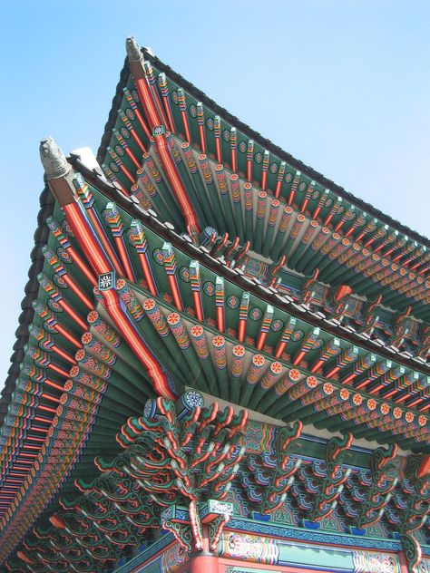 Culture of Korea - Wikipedia Traditional Korean House, Pagoda Temple, Modern Roofing, Wooden Buildings, Asian Home Decor, Classic Interior Design, Shed Roof, Roof Styles, Patio Roof