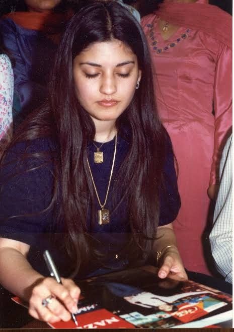 Nazia Hassan, Pakistani Culture, Disco Fever, Self Portrait Photography, Beauty Goals, Traditional Attire, Bollywood Girls, Brown Aesthetic, Indian Bride