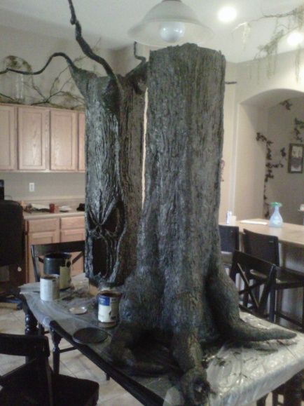 Diy Halloween Tree, Haunted Tree, Hallowen Ideas, Large Tree, Halloween 2015, Halloween Yard, Halloween Trees, Theme Halloween, Halloween Inspiration