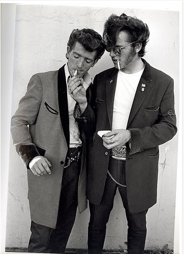 Teddy boys. These boys were a part of subculture that like to dress similar to dandies in the Edwardian period. Teddy Boy Style, Teddy Girl, Teddy Boys, 1950s Style, Psychobilly, Rockabilly Fashion, Youth Culture, 1950s Fashion, Dresses Uk