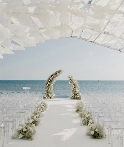 Wedding Aisle Decorations Outdoor Beach, Beachfront Wedding Ceremony, Beach Ceremony Wedding, Beach Wedding Altar, Cute Wedding Ceremony, Beach Wedding Florals, White Wedding Beach, Beach Wedding Ceremony Decor, Beach Aisle