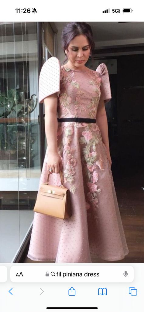 Gold Filipiniana, Filipiniana Dress Modern, Filipiniana Gown, Modern Filipiniana Gown, Modern Filipiniana Dress, Modern Filipiniana, Filipiniana Dress, Corporate Attire, Pastel Roses