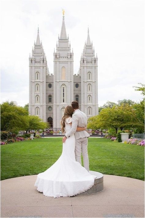 Mormon Wedding Reception, Temple Wedding Pictures, Temple Wedding Dresses, Temple Doors, Emerald Wedding Colors, Temple Wedding Photos, Temple Wedding Photography, Temple Marriage, Lds Temple Wedding