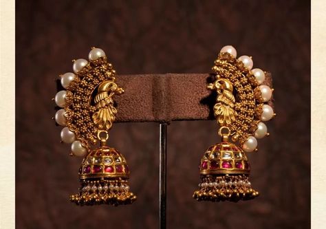 Earing Gold Design Simple Tops, Jumki Design Gold, Ear Rings Gold Indian, Temple Jewellery Earrings, Gold Jhumka, Wedding Jewelry Sets Bridal Jewellery, Antique Gold Earrings, Indian Jewelry Earrings, Antique Necklaces Design