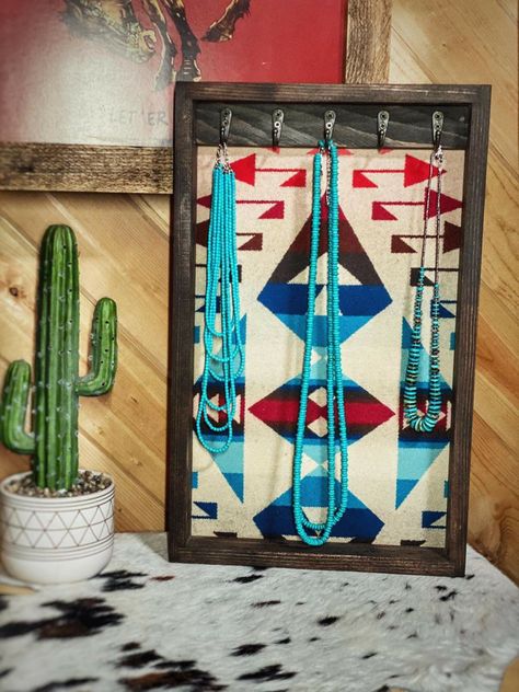 Western Crafts To Sell, Western Jewelry Holder, Repurposed Fence Panels, Aztec Signs, Western Crafts Diy, Western Projects, Western Diy, Diy Western, Teen Room Makeover