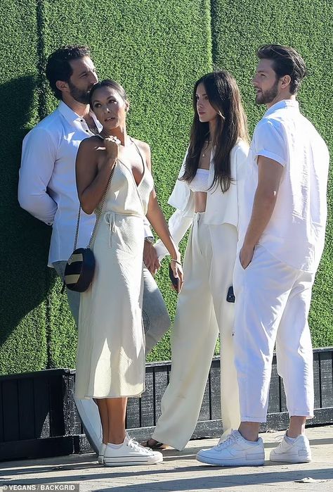 London Outfit Ideas, All White Party Outfits, Tourist Outfit, Aesthetic Europe, White Outfits For Women, White Party Outfit, White Summer Outfits, Fourth Of July Party, Greece Outfit