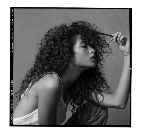 Curly Hair Model, Self Portrait Photography, Curly Hair Inspiration, Curly Girl Hairstyles, Model Poses Photography, Portrait Photography Poses, Foto Poses, February 9, Shooting Photo