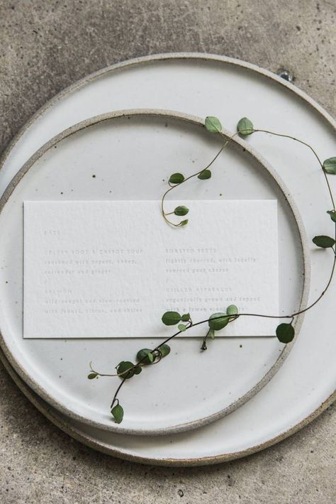 A stylish modern take on wedding styling with intentionally thought out detials styled by Brylo Wed, captured by Lucky Malone. Minimalist Tables, Wedding Place Settings, Carton Invitation, Wedding Styling, Minimal Wedding, Wedding Table Settings, Botanical Wedding, Wedding Places, Nature Wedding