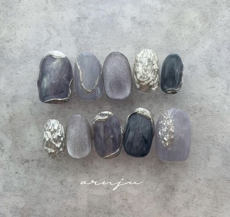 Nail Art Lebaran, Grey Nail Art Designs, White Grey Nails, Blue Gray Nails, Grey Nail Art, Multicolored Nails, Subtle Nails, Beauty Nails Design, Classy Acrylic Nails