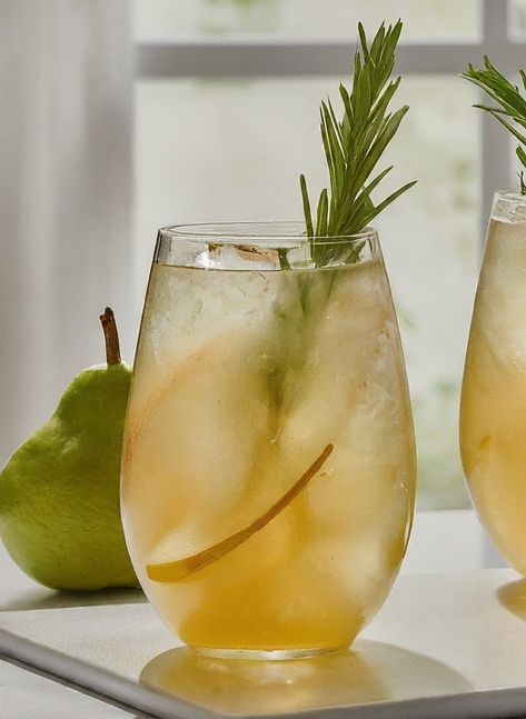 Pear Mocktail, Pear Drink, Pear Drinks, Fig Syrup, Easy Mocktails, Ripe Pears, Rosemary Syrup, Mocktail Drinks, Rosemary Simple Syrup