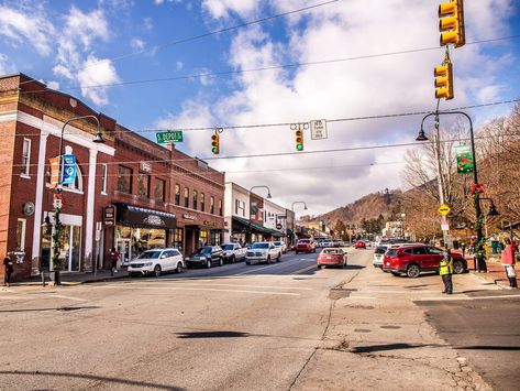 Boone Nc, Cheap Things To Do, Mountain Lodge, Mountain Town, Ski Trip, Student Life, Weekend Getaway, Weekend Getaways, Summer 2024