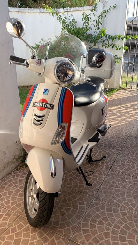 Customized Vespa Vespa Martini, Vespa Custom, Martini, Porsche, Hobbies, Vehicles