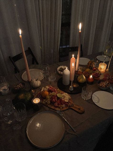 Fall Dinner Table Aesthetic, Dinner Table Setting Aesthetic, Table For Two Setting, Shabbat Dinner Aesthetic, Autumn Dinner Party Aesthetic, Dark Dinner Table Aesthetic, Autumn Dinner Party Table Settings, Fall Dinner Decor, Fall Dinner Aesthetic