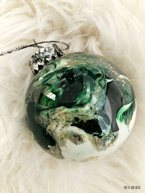 DIY Dollar Store Marbled Ornaments - This is our Bliss Diy Marble Christmas Ornaments, Diy Marbled Ornaments, Geode Ornaments Diy, Marbled Ornaments Diy, Water Marbling Christmas Ornaments, Diy Xmas Ornaments Tree Decorations, Diy Painting Ornaments, Clear Ornament Crafts, Marbled Ornaments