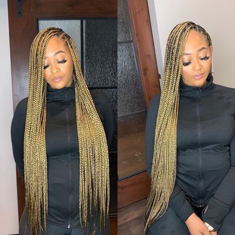 HOUSTON BRAIDER on Instagram: “🤩This color is everything! 🤩 613/27 mix. I still have this hair on hand, if you want this look book your size of choice and let me know you…” 613 Braids Black Women, Knotless Singles, Color 27 Braids, Mixed Blonde Knotless Box Braids, 27 Braids, Blue Braids, Braid Game, Braids Styling, Braid Extensions