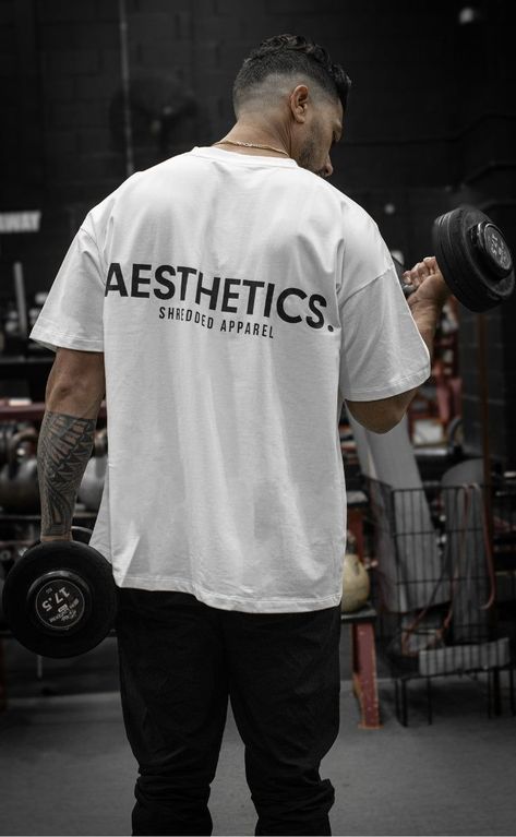 This oversized gym t-shirt is perfect for a relaxed workout. The pump cover provides support and coverage, and the white color is both stylish and versatile. #gym #workout #fitness . #Oversized_Gym_Tee #Gym_T_Shirts_Design #Training_Aesthetic #Marketing_Clothing Oversized Tshirt Outfit Men, Gym Tshirt Design, Marketing Clothing, Workout Photoshoot, Gym Tshirt, Oversize Outfit, Gym Tees, Pump Cover, Gym Shirt