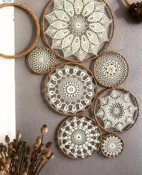 Doily Art, Crochet Wall Art, House Ranch, Doilies Crafts, Boho Crafts Diy, Crochet Table Runner Pattern, Crochet Wall Hangings, Crochet Mandala Pattern, Deco Boheme