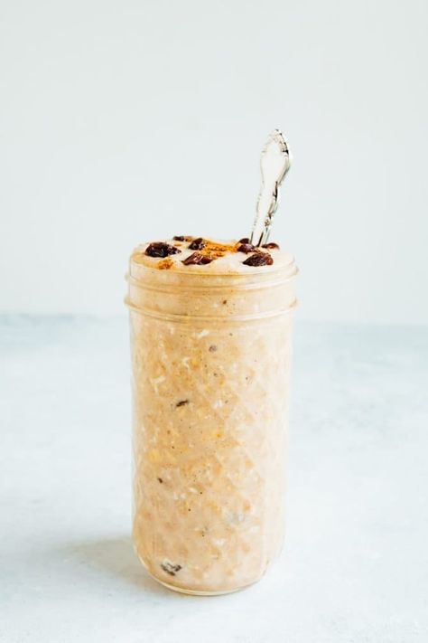 Raisin Overnight Oats, Oatmeal Raisin Cookie, Protein Oats, Raisin Cookie, Healthy Oatmeal Recipes, Overnight Oats Healthy, Vanilla Almond Milk, Cinnamon Raisin, Oatmeal Raisin Cookies