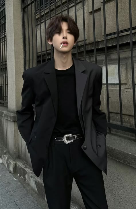 Outfit Cowok Korea, Korean Boy Hairstyle, Outfit Cowok, Korean Street Fashion Men, Kpop Fashion Men, Black Outfit Men, Outfit Korean Style, Gentleman Aesthetic, Trendy Boy Outfits