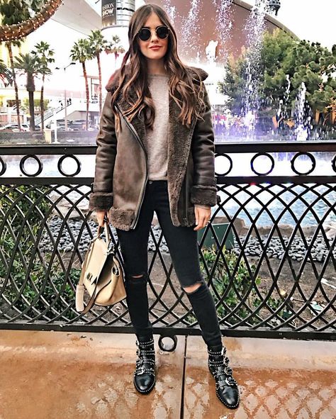 Vegas Outfit Ideas Winter, Vegas Outfit Ideas, Paola Alberdi, Engagement Photo Outfits Fall, Faux Shearling Coat, Vegas Outfit, Fall Winter Wardrobe, Outfit Inspo Fall, Fall Winter Outfits