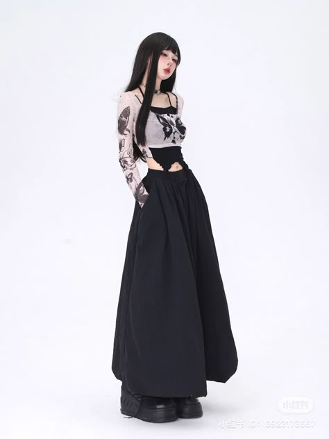 Anime Character Fashion, Japan Alternative Fashion, Asian Tomboy Fashion, Mooncore Outfits, Jojo Outfits, Y2k Fashion Grunge, Peony Aesthetic, Streetwear Skirt, Trending Streetwear