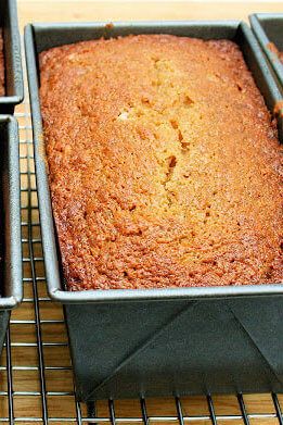 Pawpaw Quick Bread, Pawpaw Recipes Desserts, Recipes For Pawpaws, Papaya Cake Recipes, Pawpaw Fruit Recipes, Papaya Bread Recipe, Paw Paw Bread, Paw Paw Bread Recipe, Paw Paw Recipe