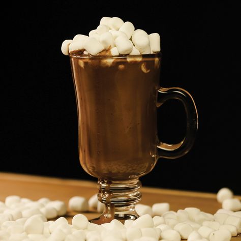 Boozy Hot Chocolate Chocolate Cocktail Recipes, Spiced Hot Chocolate, Bartender Recipes, Hot Chocolate Cocktail, Boozy Hot Chocolate, Festive Holiday Drinks, Boozy Chocolate, Winter Gathering, Spiked Hot Chocolate