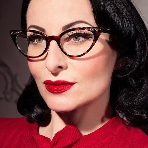 hello cateyes!  via @topvintage_boutique  #topvintage #theelderwoodphotography #cateyes #vintageglasses #retro #50s #soretro Cat Eye Glasses Makeup, 50s Glasses, 1950s Glasses, 50s Makeup, Glasses Outfit, Glasses Makeup, Gentlemen Prefer Blondes, Fashion Eye Glasses, Retro Glasses