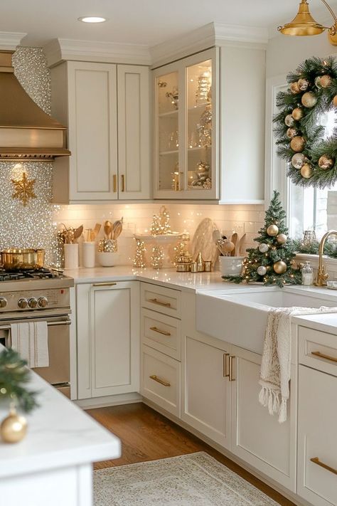 Winter Wonderland Kitchen Decor, Christmas In The Kitchen Decor, Condo Christmas Decor, Kitchen Xmas Decor, Christmas Kitchens, Winter Kitchen Decor, Xmas Kitchen, Christmas Coffee Table Decor, Show Homes