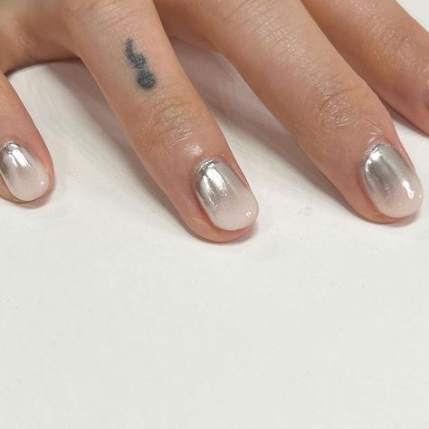 Sparkly Silver Nails, Purple Ombre Nails, Silver Nail Designs, Nail Designs Ideas, Silver Glitter Nails, Silver Nail, Beige Nails, Modern Nails, Ombre Nail Designs