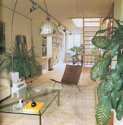 T H I S R O O M ! . (The Complete Interior Designer: How To Bring Style And Character To Any Home - Nonie Niesewand 1984) . Scanned by me… 80s Interior Design Bedroom, 80s Contemporary House, 80s Modern Home Decor, Contemporary House Interior Design, 1980s Interior Design, Contemporary House Interior, 1980s Interior, 90s Interior, 80s Interior Design