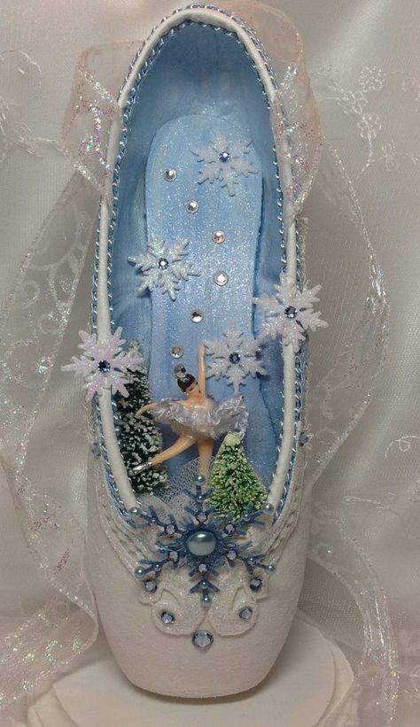 Spectacular Snow Queen decorated pointe shoe centerpiece. Nutcracker Snow Queen… Ballet For Adults, Nutcracker Snow Queen, Snowflake Ideas, Altered Shoes, Christmas Rooms, Ballet Crafts, Ballet Body, Dance Crafts, Ballet Pointe Shoes