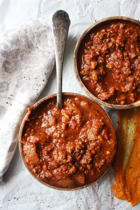 Pumpkin Chili - The pumpkin gives this chili such a rich, silky texture - it’s the perfect warm, comforting fall dish! -- TheGarlicDiaries.com Chili No Beans, Pumpkin Chilli, Turkey Pumpkin Chili, Pumpkin Chili Recipe, Pumpkin Chili, Crockpot Chili, Chinese Takeout, Birthday Money, Fall Dishes