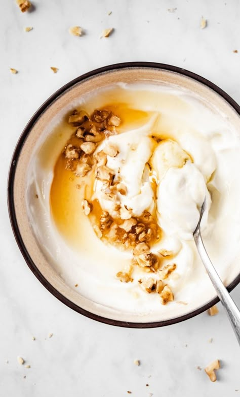 Greek Yogurt With Honey And Walnuts — Damn, Spicy! Yogurt With Honey, Mediterranean Diet Snacks, Greek Breakfast, Mediterranean Diet Breakfast, Honey Dessert, Inflammation Recipes, Yogurt Dessert, Healthy Nutrition Plan, Honey Yogurt