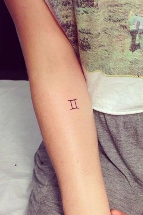 Minimalist Gemini Zodiac Sign Tattoo. Tattoos Gemini, Gemini Tattoos, Minimalist Tattoo Meaning, Gemini Tattoo Designs, Unique Tattoos For Women, Astrology Tattoo, Petit Tattoo, Pisces Tattoos, Tattoo Trend