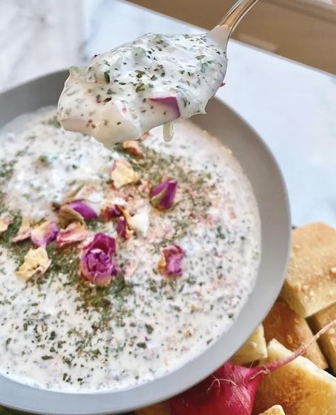 Mast-O-Khiar Recipe: Iranian Yogurt with Cucumber Mast O Khiar Recipe, Mast O Khiar, Food Iran, Iranian Recipes, Iranian Cuisine, Thick Yogurt, Pain Pita, Iranian Food, Cook Smarts