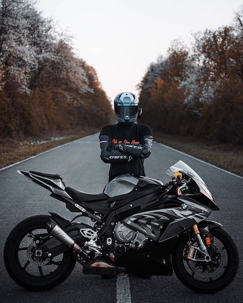 Motorbike Pictures Photo Ideas, Pics With Motorcycle, Sport Bike Photography, Motorcycle Lifestyle Photography, Sports Bike Photoshoot, Photo Shoot With Motorcycle, Motorcycle Pics Photo Ideas, Biker Poses Men, Motorcycle Photo Shoot Men