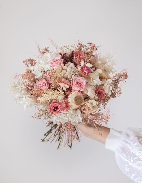 Pink roses bouquet