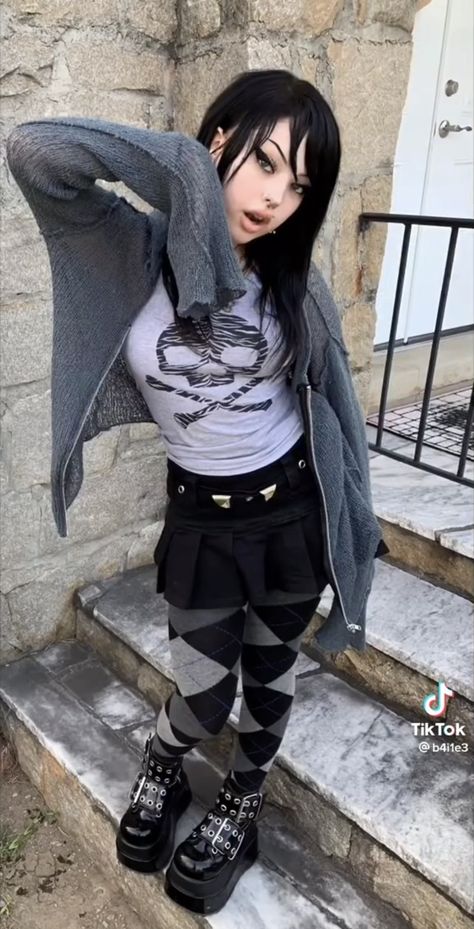 Classic Punk Outfits, 2010s Emo Fashion, B4il3e Outfits, 2012 Tumblr Outfits, 2010 Emo Fashion, Emo Outfits Winter, Milkgore Outfits, Y2k Emo Winter Outfits, Winter Outfits Emo